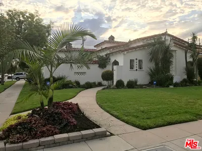 201 N Doheny Drive