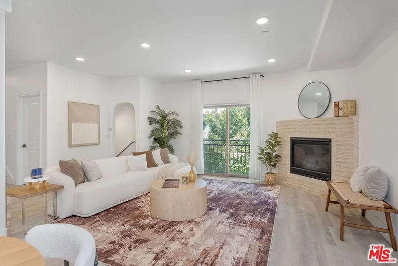 5737 Camellia Avenue 118