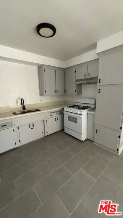 8759 Tobias Avenue apt 05 photo 2