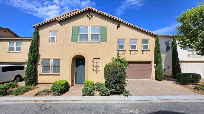 3005 E Via Corvina
