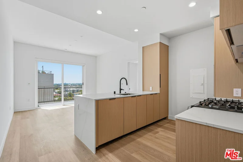 3555 Overland Avenue 302, Los Angeles, CA 90034