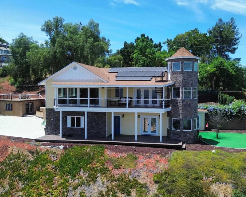 205 HIGHLINE TRAIL