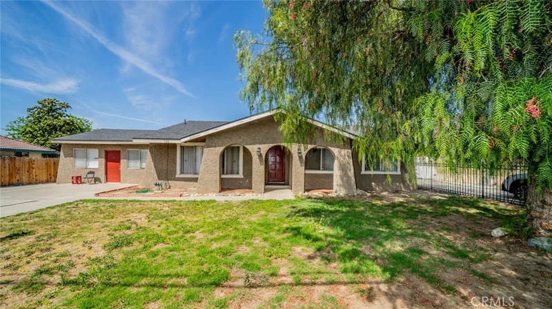 732 S Acacia photo 2