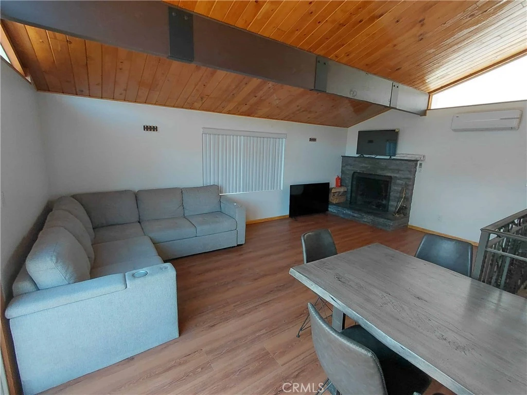 Interior 4