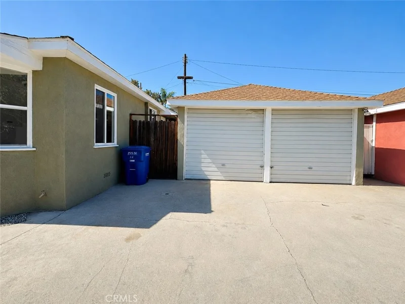15531 Eucalyptus Avenue photo 2