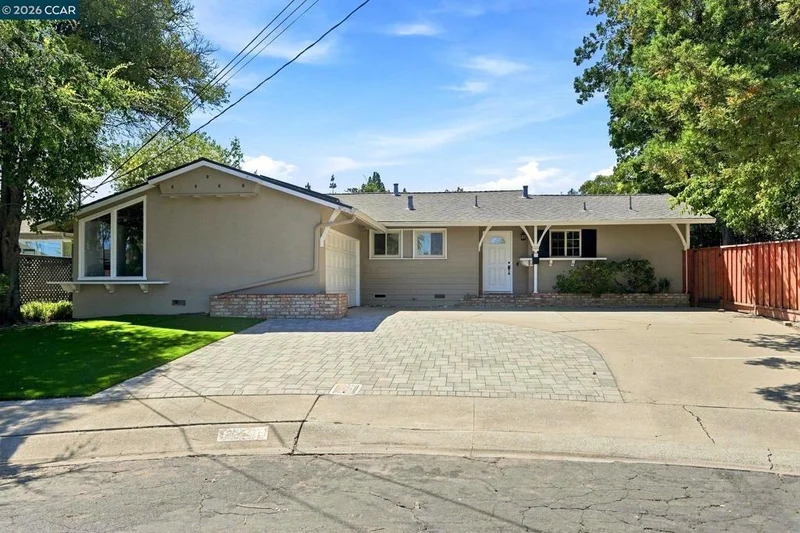 1226 Cheshire Court photo 2