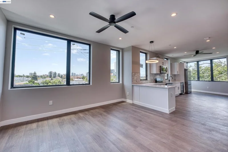 4202 Telegraph Ave photo 2
