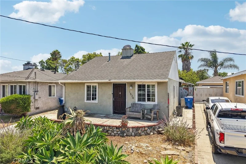 1534 W 213th