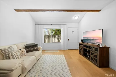 3517 Eucalyptus St photo 2