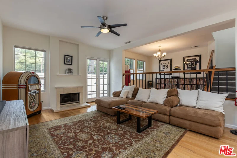 20950 Oxnard Street 10 photo 2