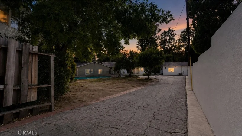 4711 Tyrone photo 2