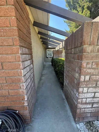 2152 Trafalgar Avenue photo 2