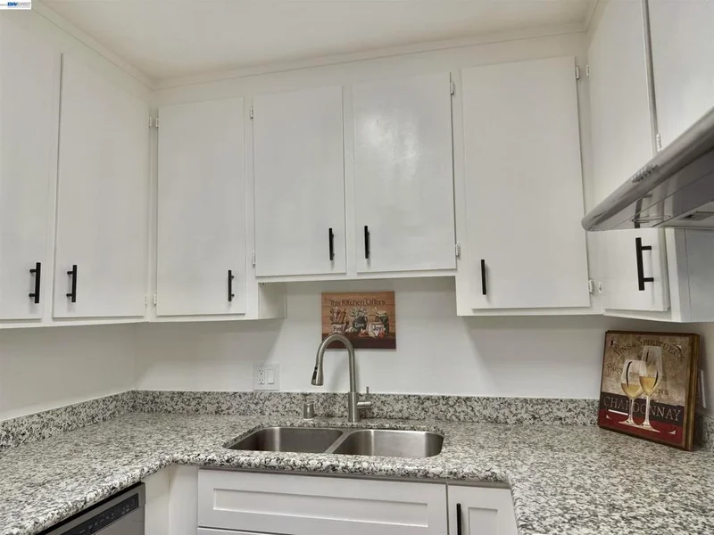Photo 2 of 680 Fargo Ave 13