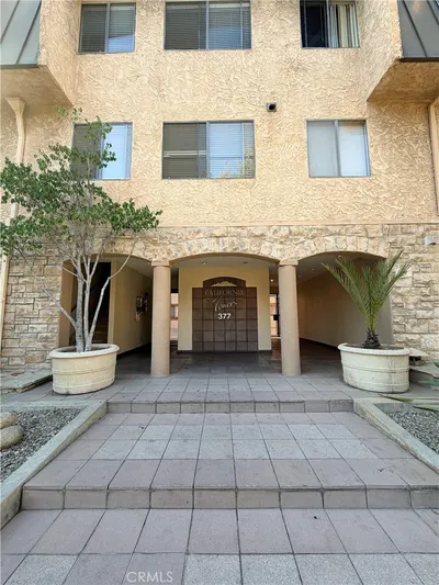 377 W California 27