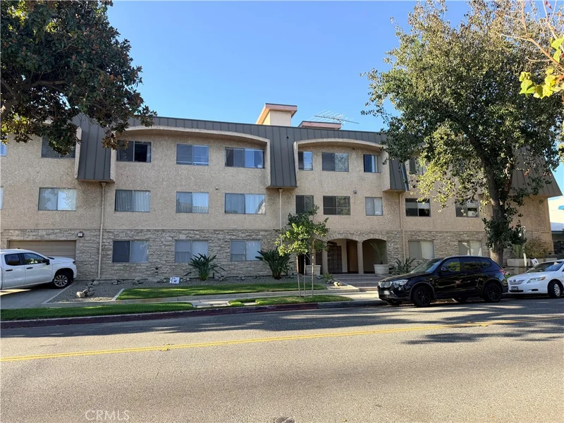 Photo 2 of 377 W California 27