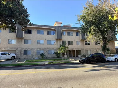 377 W California 27 photo 2