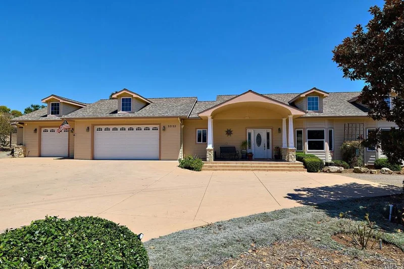 20125 Colina Encantada Way photo 2