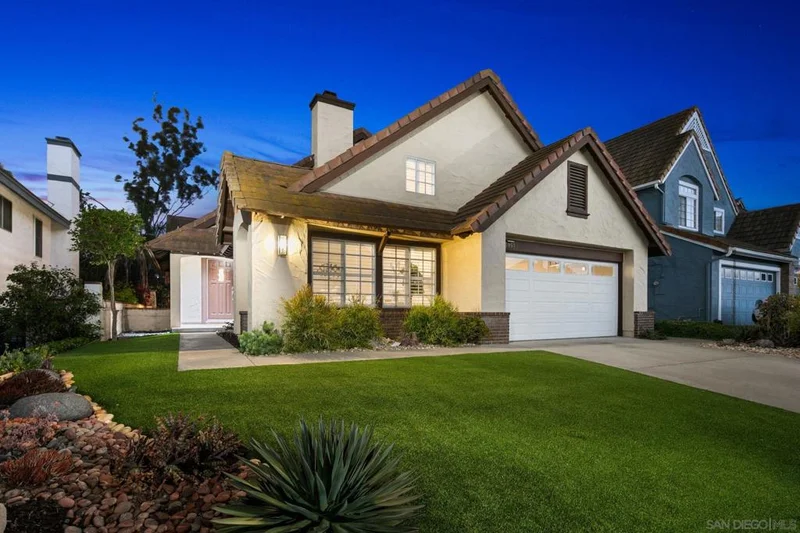 13957 Royal Melbourne Sq, San Diego, CA 92128