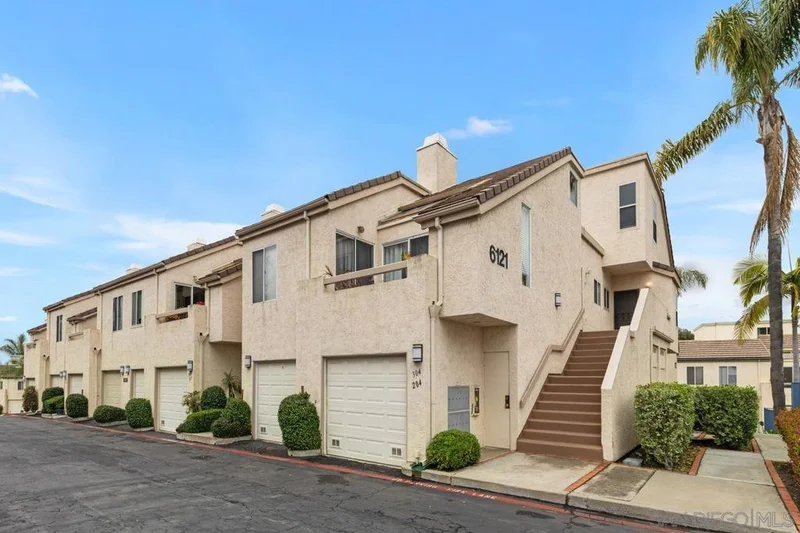 6121 Calle Mariselda 304