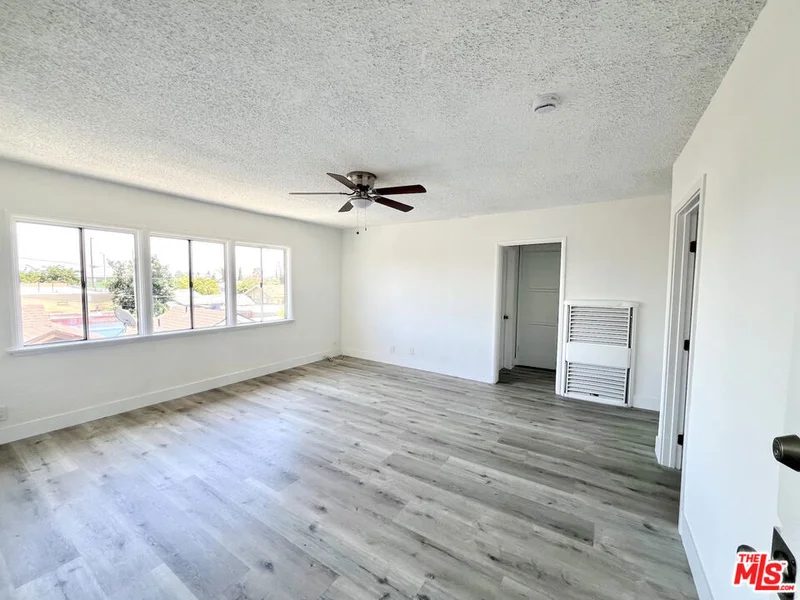 254 E Lanzit Avenue 5 photo 2