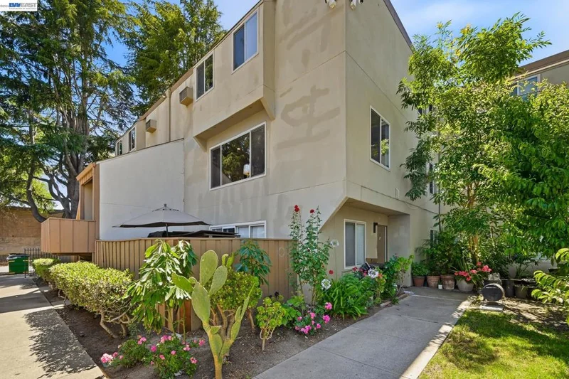4415 Norwalk Dr 3 photo 2