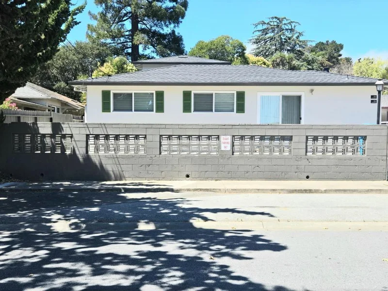 910 ACADEMY Avenue