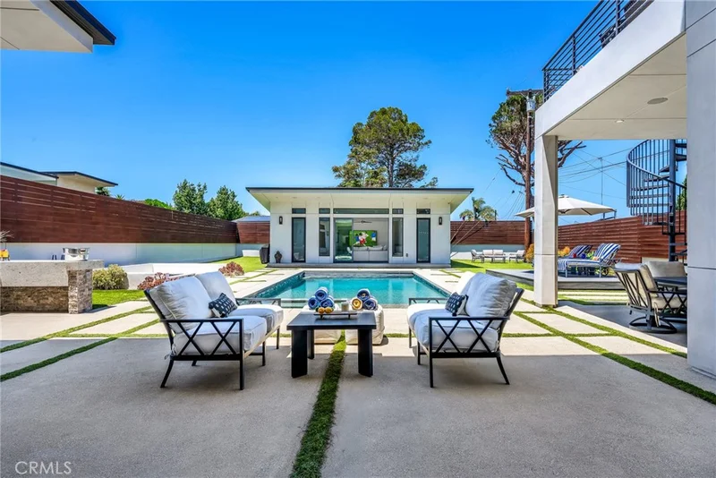503 S Lucia Avenue photo 2