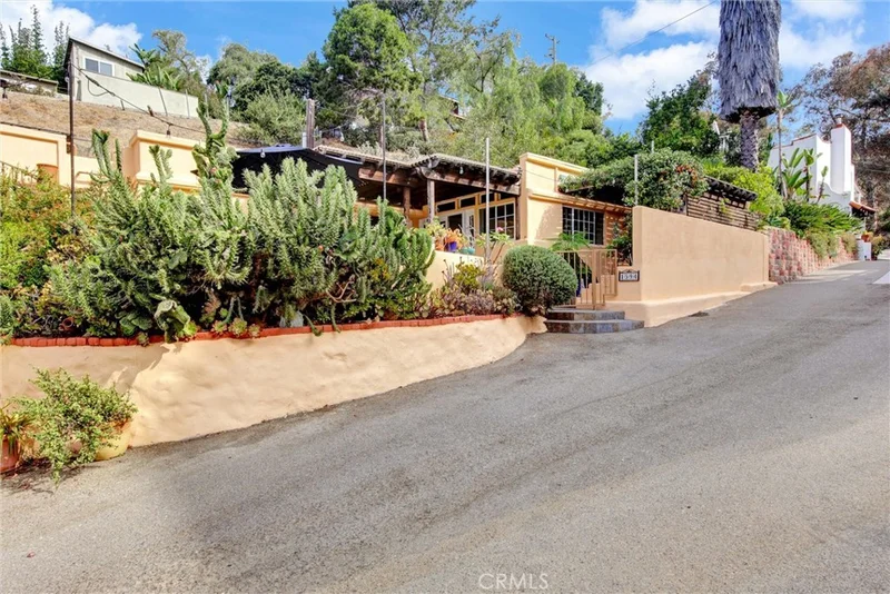 1594 Linwood Street photo 2