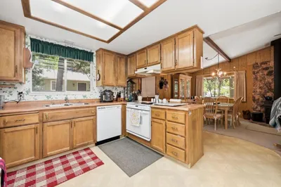 23035 Strauch Drive photo 2