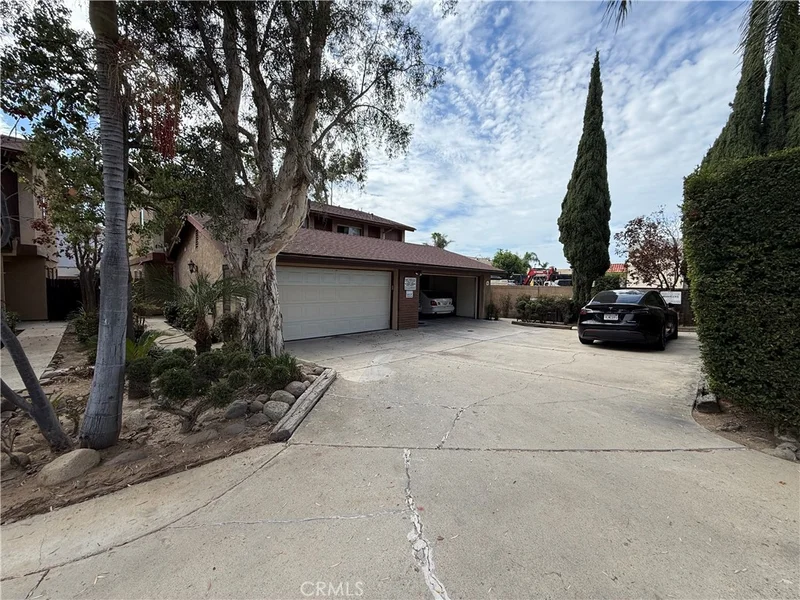 860 N Glassell photo 2