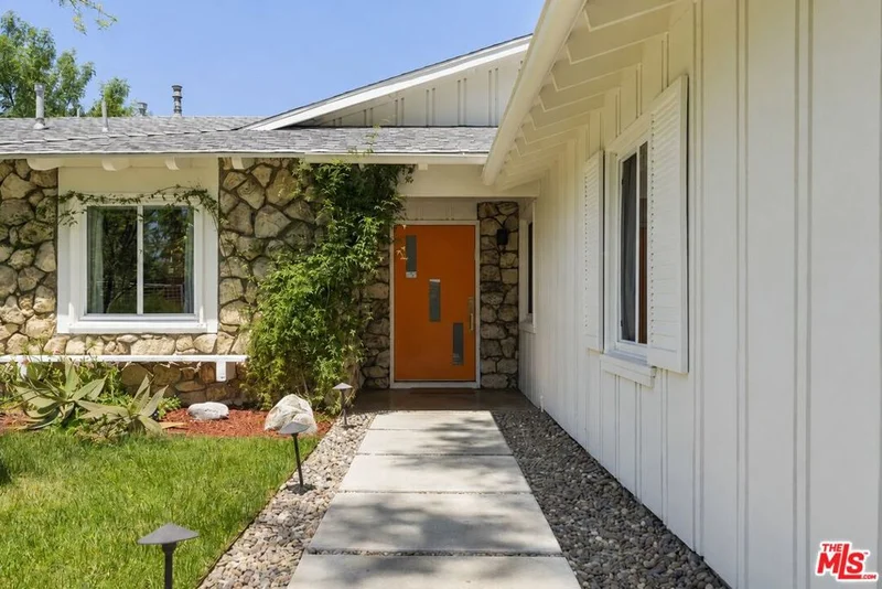23023 Gainford Street photo 2