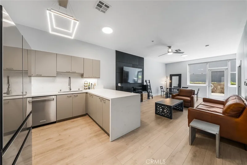 435 W Center Street Promenade 221