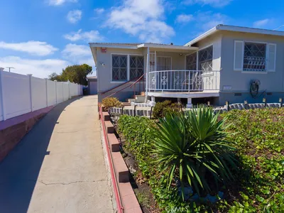 1223 W Elberon photo 2