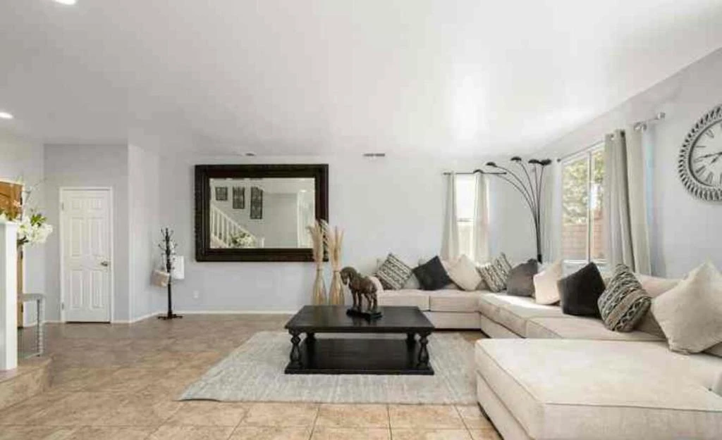 Interior 3