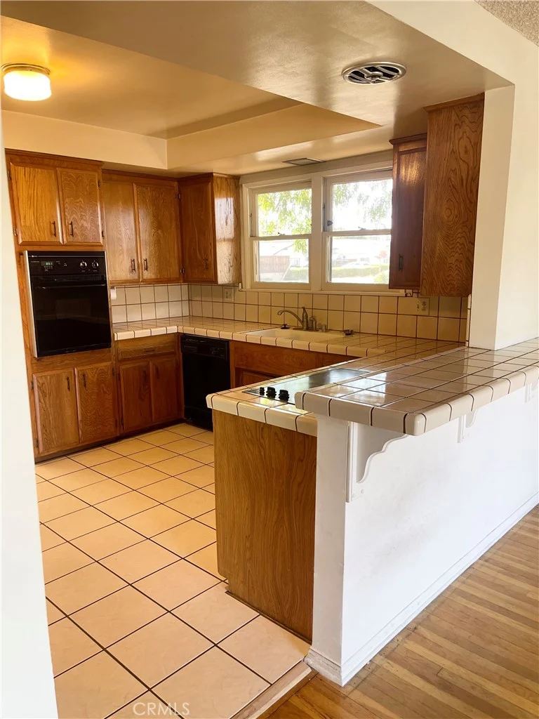 8403 Yolanda Avenue photo 2