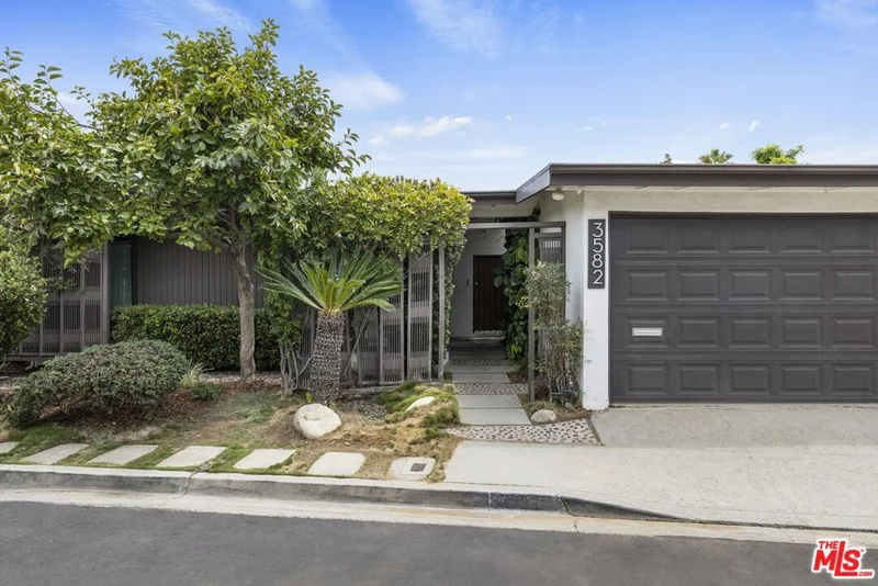 3582 Verdugo Vista Terrace photo 2