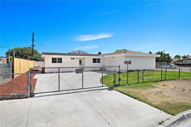 Photo 2 of 11322 Salinaz Avenue