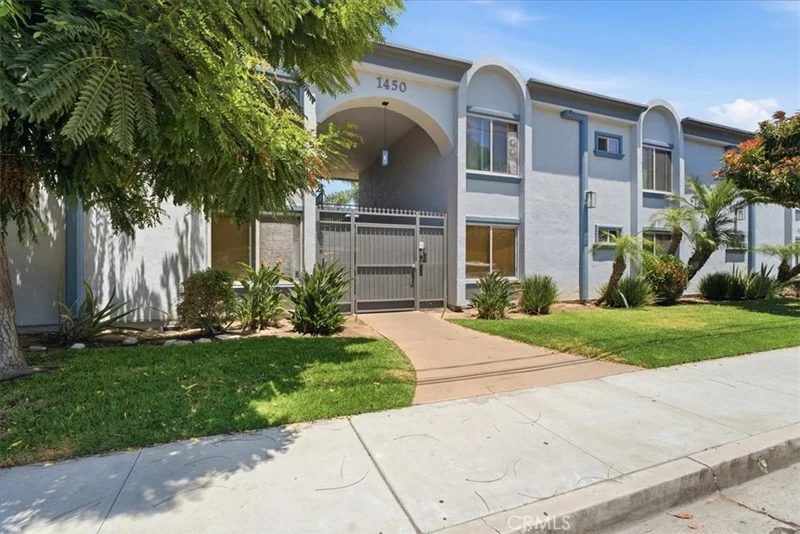 Photo 2 of 1450 Iris Avenue 4