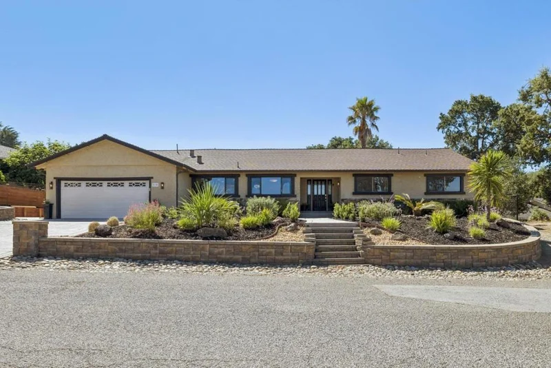 3120 Oak Leaf Court photo 2