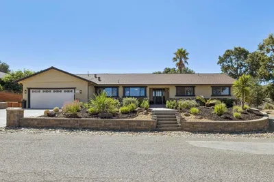 3120 Oak Leaf Court photo 2