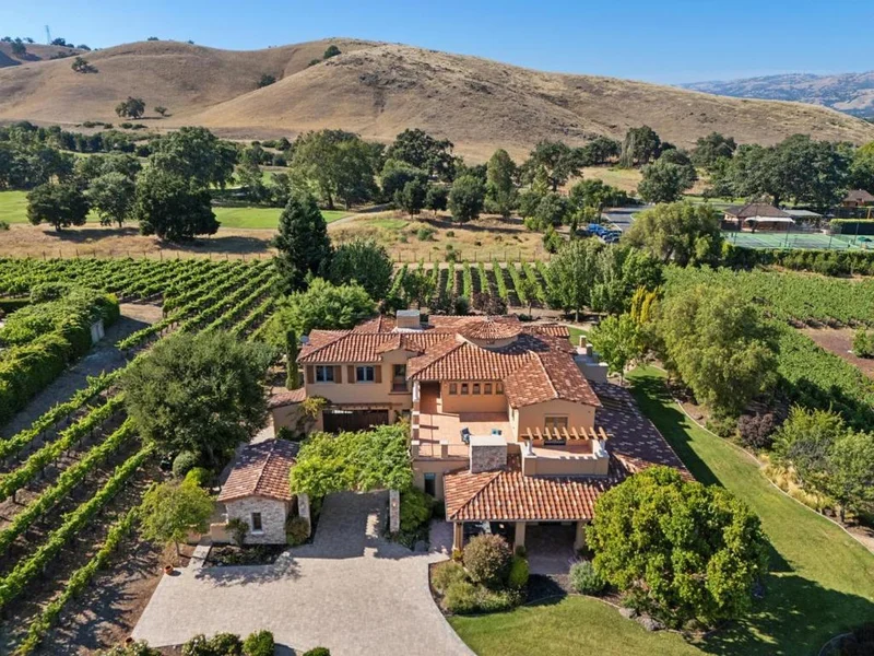 1295 Lions Peak Lane