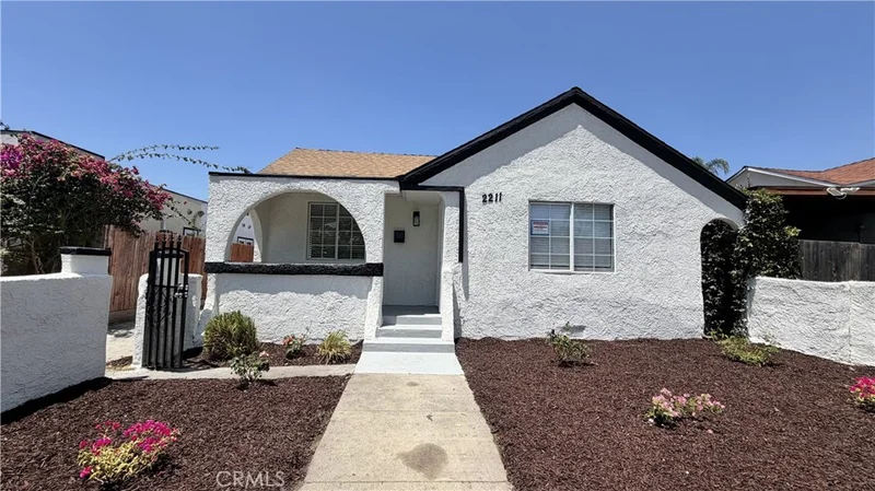 2211 S Sycamore