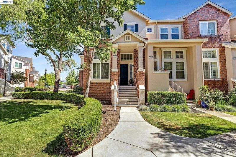 2676 3Rd St 1701 photo 2