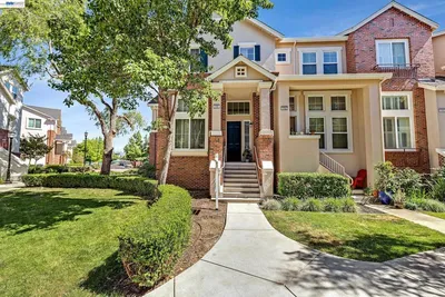 2676 3Rd St 1701 photo 2