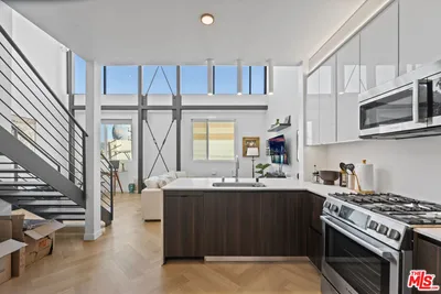 5570 Melrose 405