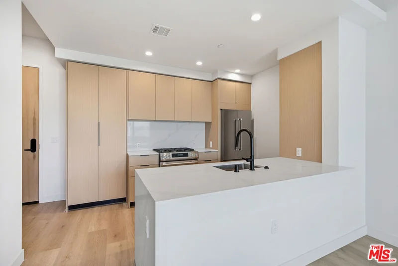 3555 Overland Avenue 306 photo 2