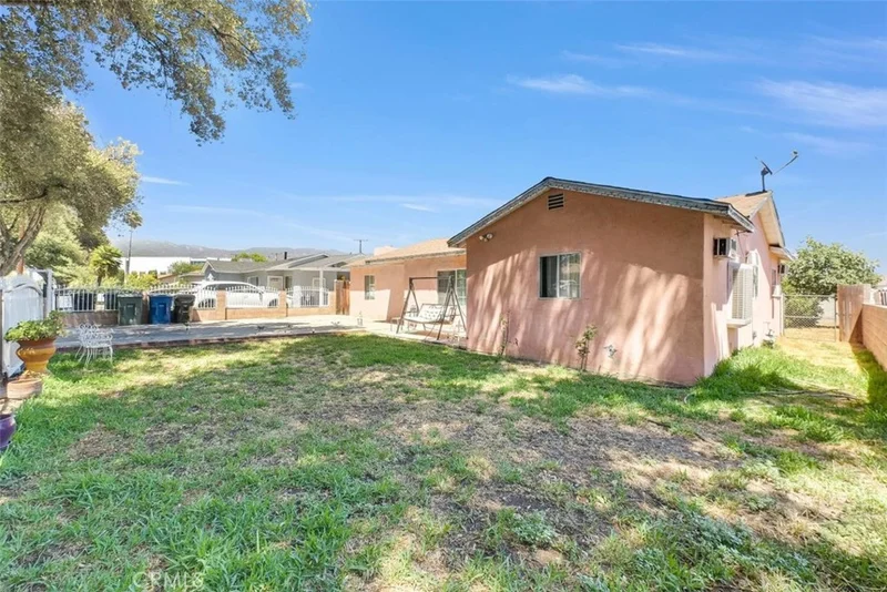2295 Ramona photo 2