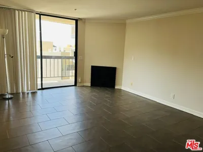 7320 Hawthorn Avenue 308 photo 2