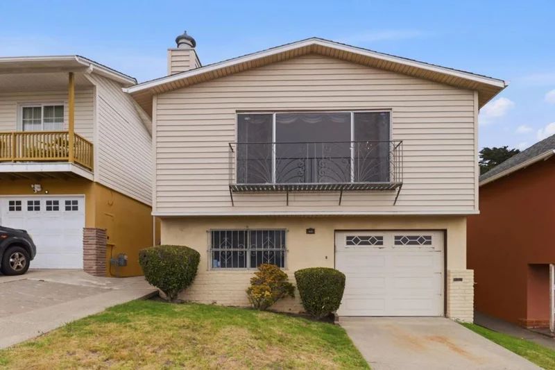 1033 Skyline Drive