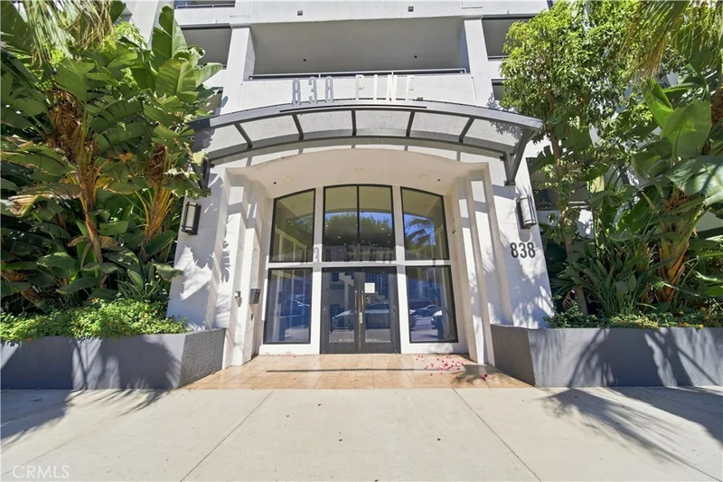 838 Pine 515